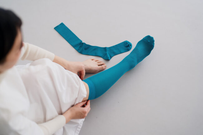 Silk Ribbed High Socks